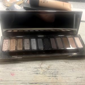 Discontinued Urban Decay Smoky pallette